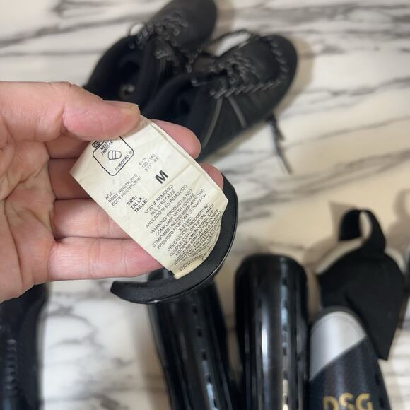 DSG Speed Viper Soccer Cleats Kids Size 13 Black With Assorted Shin Guards - Picture 4 of 6